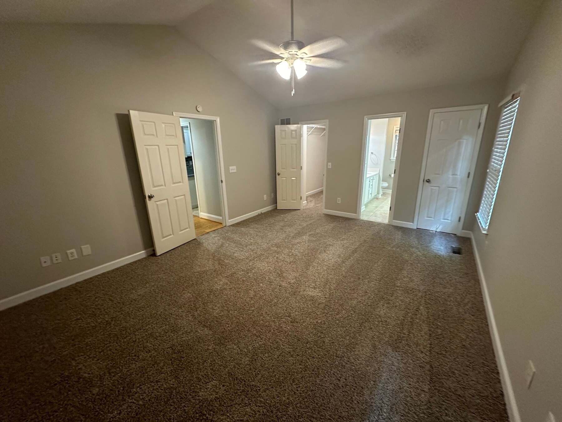 Building Photo - 4210 King Edward Ct