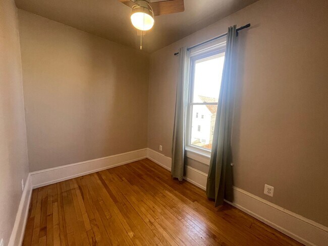 Building Photo - 2035-2037 N Buffum St