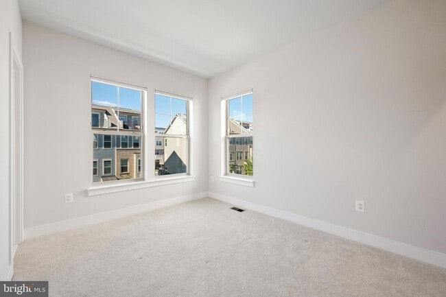 Building Photo - 128 Stowe Dr