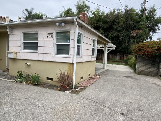 Side - 4531 Mammoth Ave