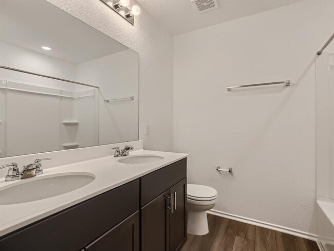 Building Photo - 1608 Holly Lk Dr