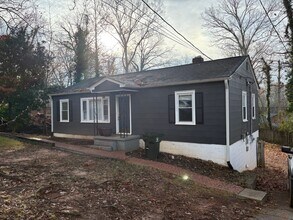 Building Photo - 4 Bedroom 2 Bath Bungalow home in Greenville