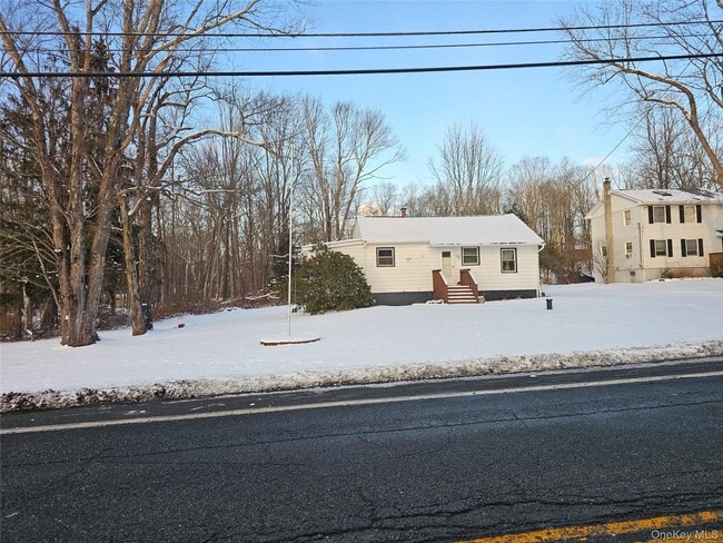 Building Photo - 1110 NY-211