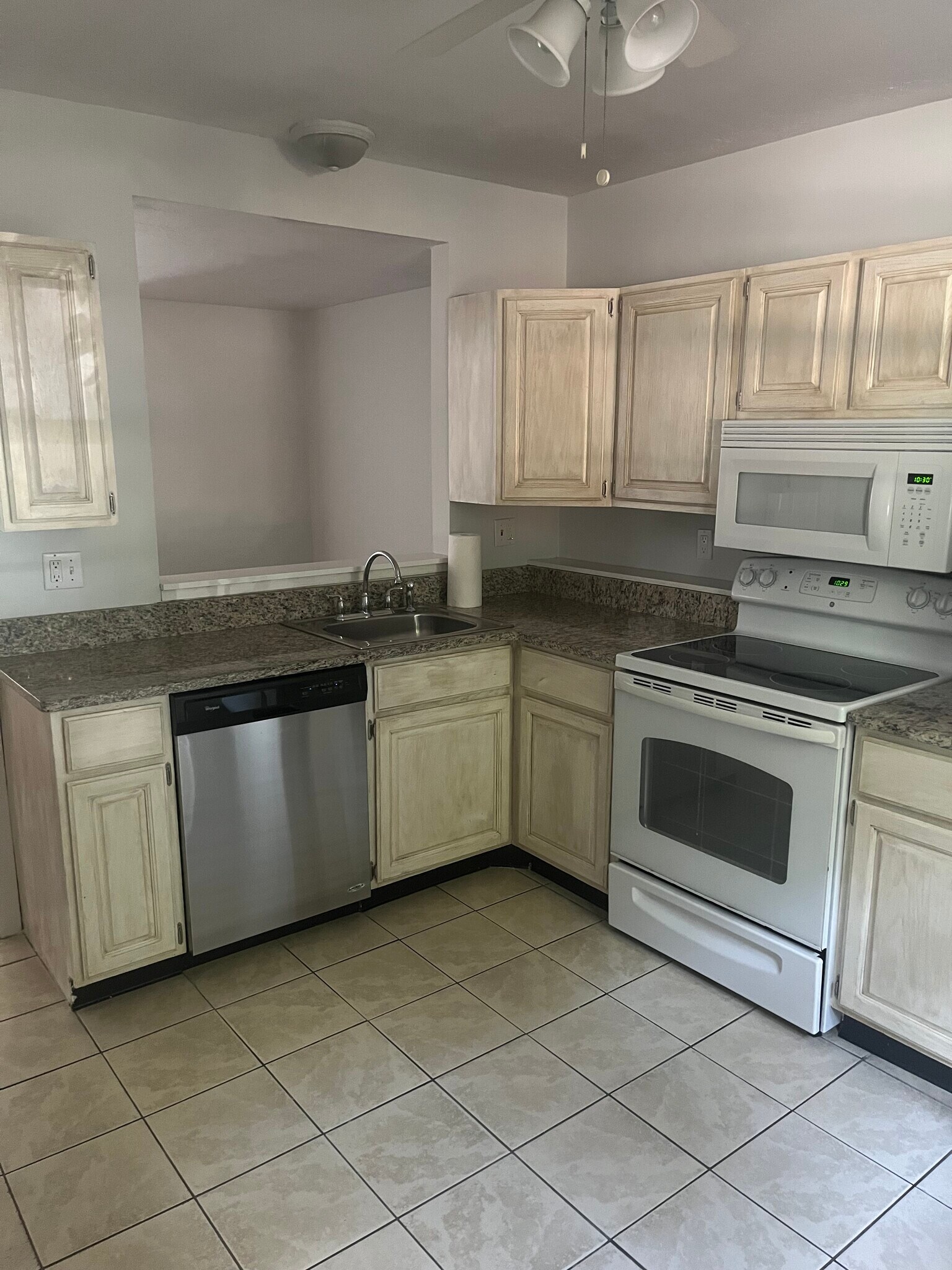 Building Photo - 85 Riverview Pl
