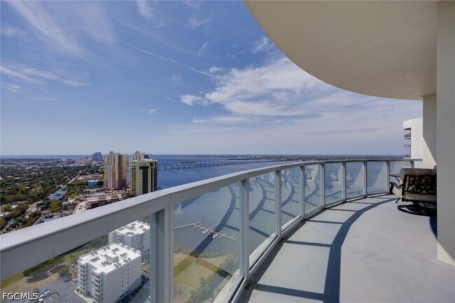 Building Photo - 3000 Oasis Way