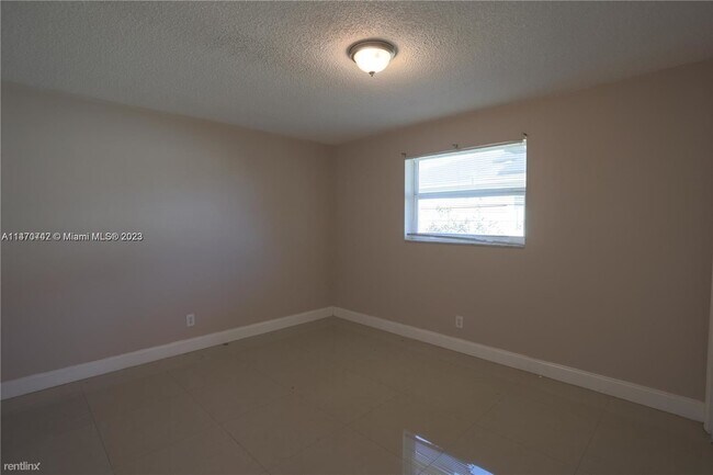 Building Photo - 4 br, 3.5 bath House - 4905 Harrison St # ...