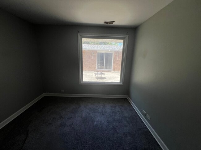 Building Photo - 2544 Spruce Rd