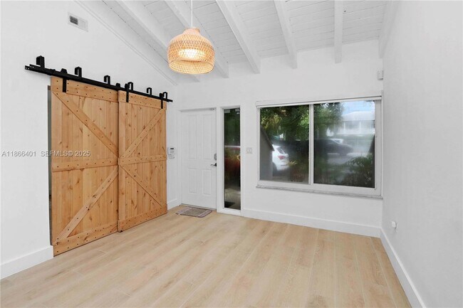 Building Photo - 3030 Bird Ave