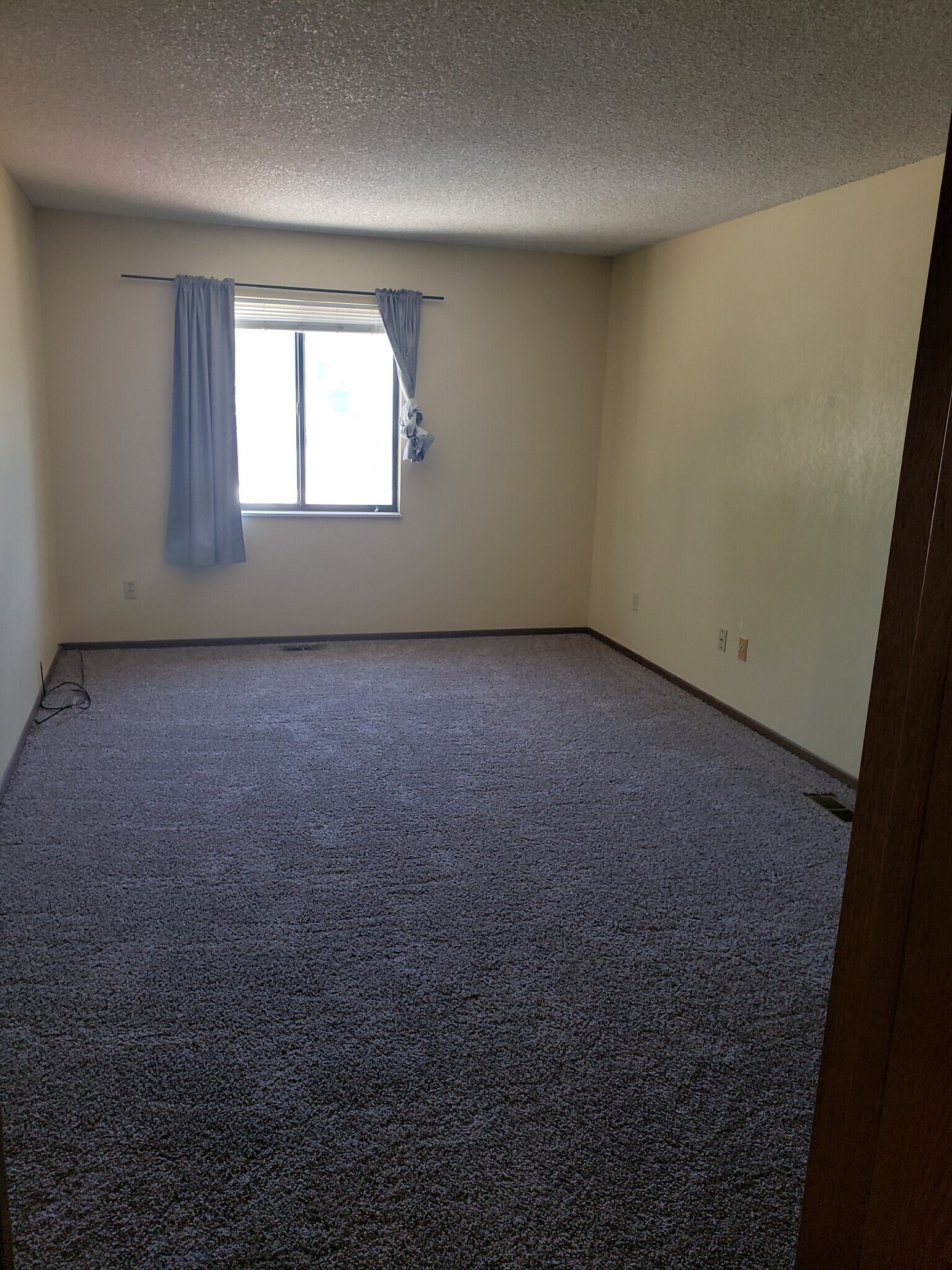 Building Photo - 2120 Heathercrest Dr