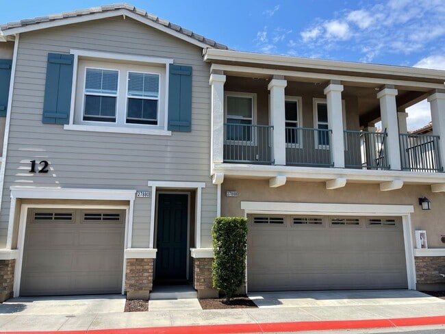 Building Photo - Modern 2-Bedroom Condo with Solar in the H...