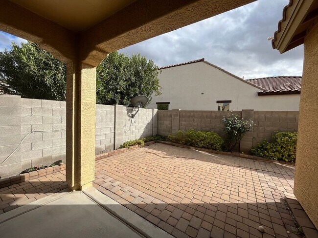 Building Photo - 4 Bedroom Home with Loft in Stonefield Com...