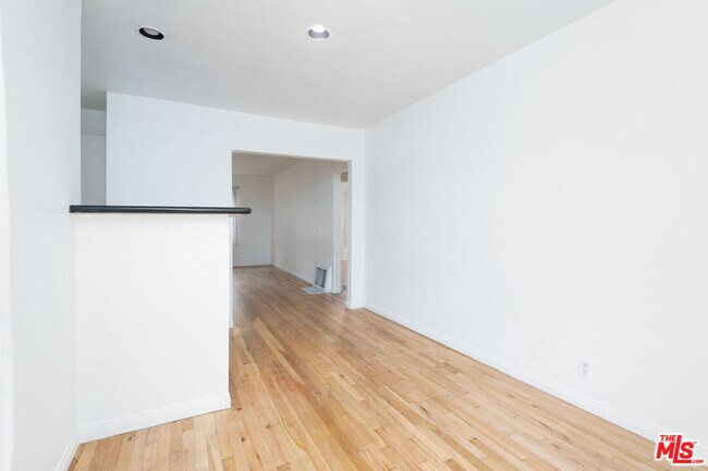 Building Photo - 1133 26th St