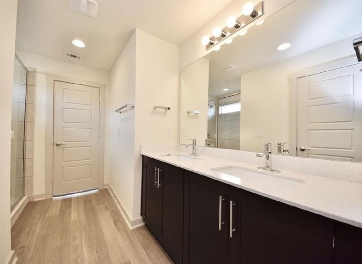 Master bathroom with walk in shower - 1812 Bonham Ln