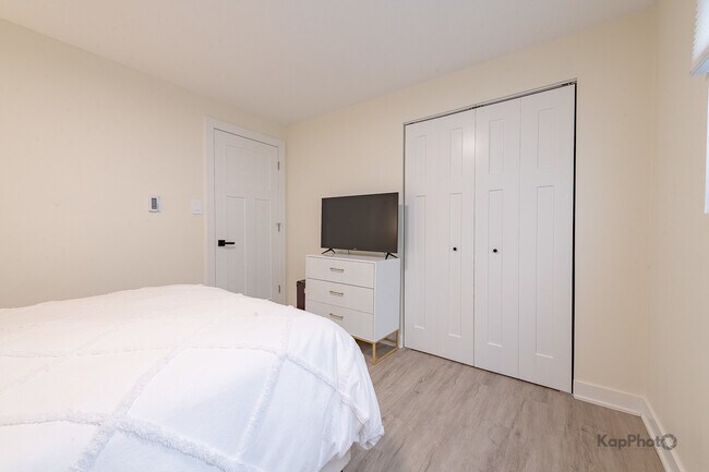 Building Photo - 6612 W 64th Pl