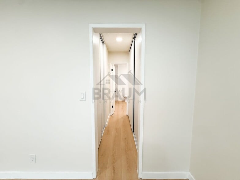 Building Photo - 6039 Whitsett Ave