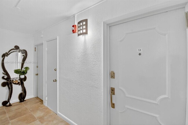 Building Photo - 9250 W Bay Harbor Dr