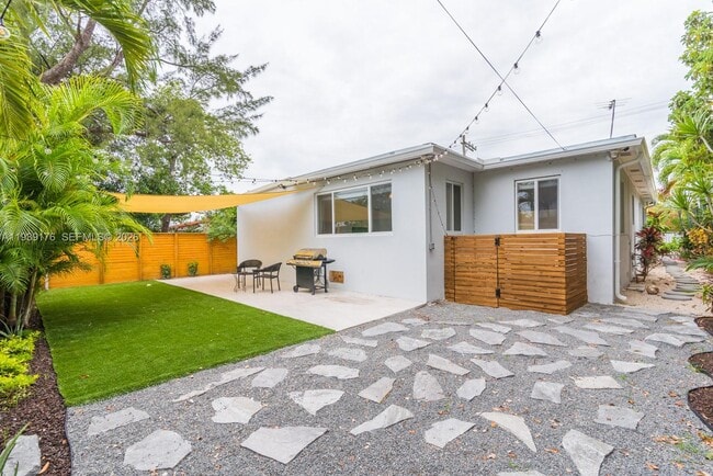 Building Photo - 44 NW 40th St