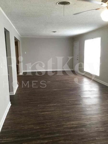 Building Photo - 7000 Meadowbrook Dr