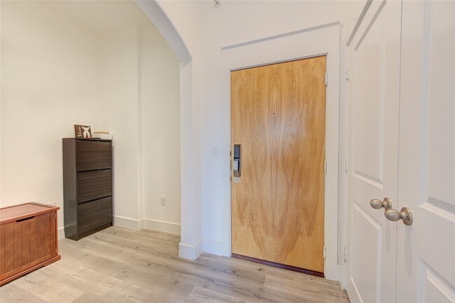 Building Photo - 1901 Post Oak Blvd