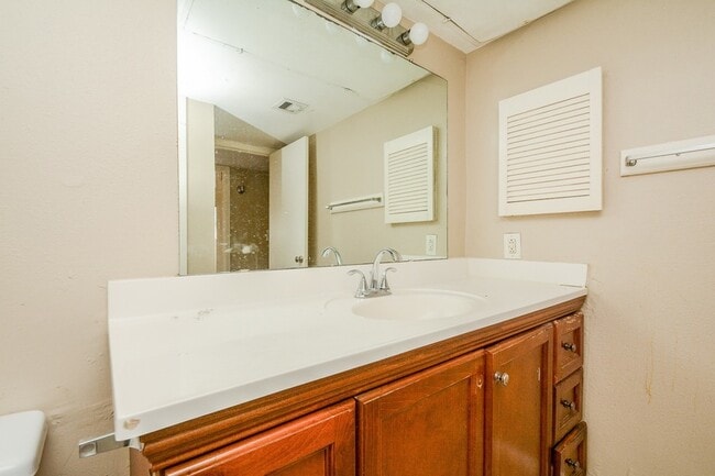 Building Photo - 8519 Hearth Dr