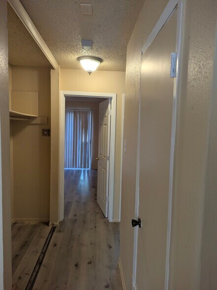Building Photo - 1322 Bayou Dr