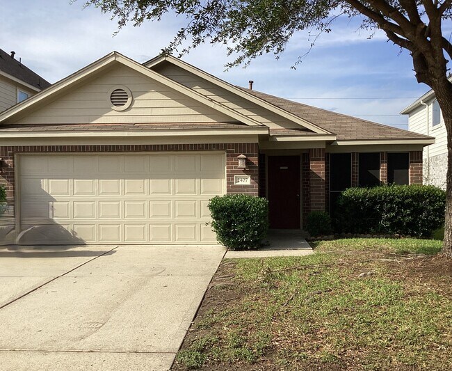 Primary Photo - 2407 Aspen Dale Dr
