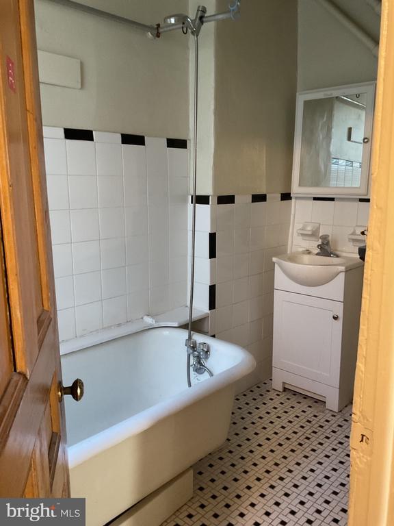 Building Photo - 11 S 43rd St