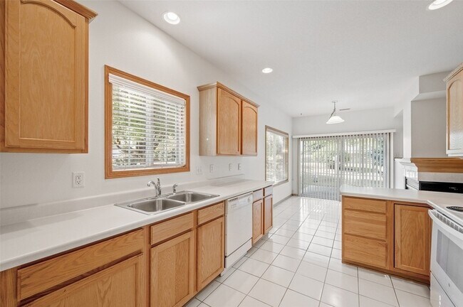 Building Photo - 5221 Village Run Ave