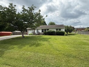 Building Photo - 3/2 bath home - Town Acres School District!