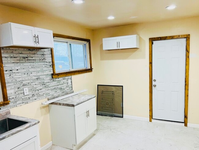 Building Photo - 16169 Kentucky St