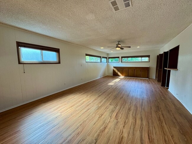 Building Photo - Charming 4-Bedroom Home on a Quiet Tree-Li...