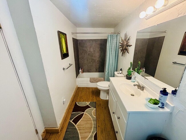 Building Photo - Joshua Tree Cabin in Peaceful, Wide Open S...