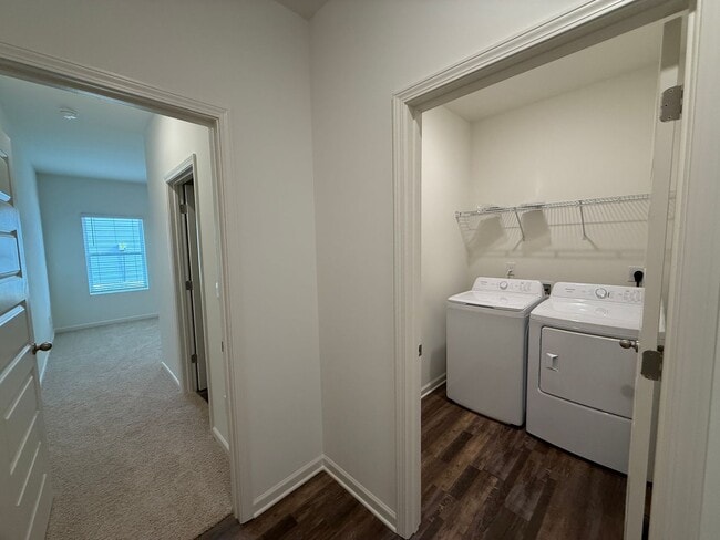 Building Photo - Springville Schools One Level 4 Bedroom / 3 Bathroom/ 3 Car Garage