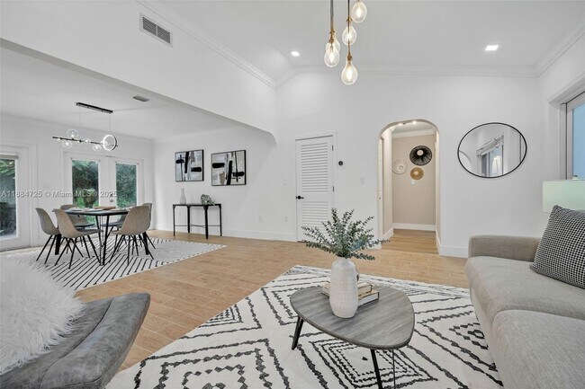 Building Photo - 5701 SW 33rd St