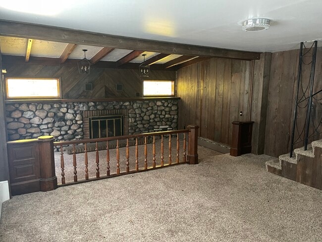 Building Photo - 702 W Joliet St