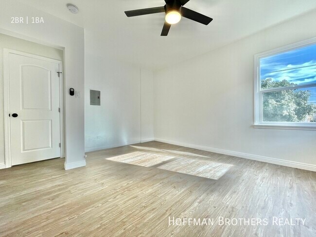 Building Photo - 420 N Sierra Bonita Ave