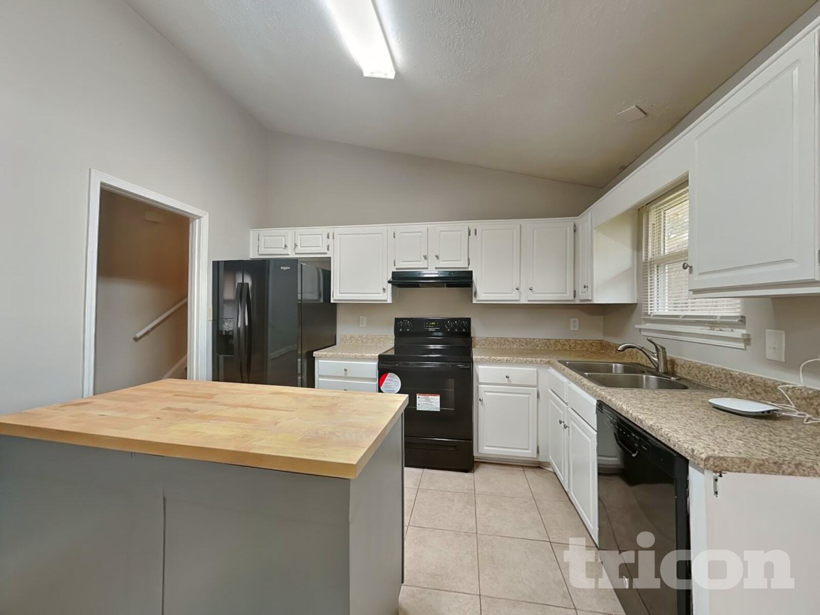 Building Photo - 103 Valley Rd