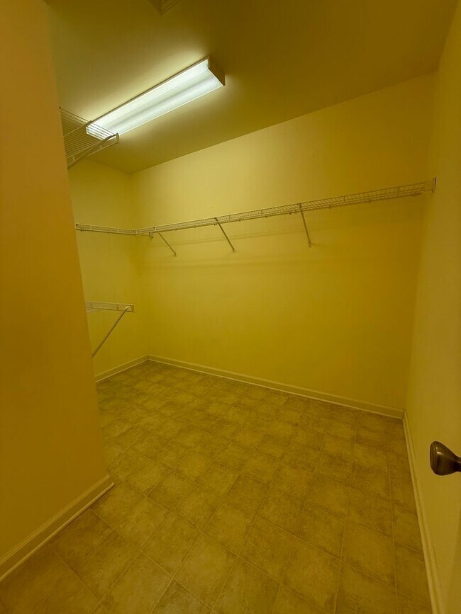 Building Photo - For Rent 3 bed / 2.5 bathrooms | attached 2 car-garage plus detached 2 car-garage on a 1.52-acre ...