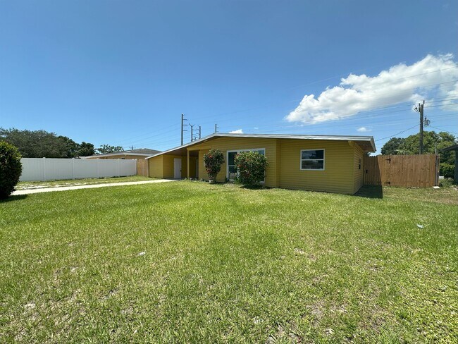 Building Photo - 3335 Dudley St