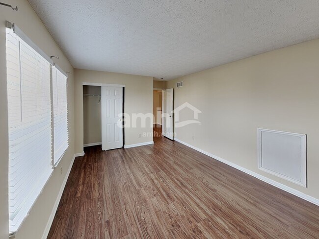 Building Photo - 742 Keltoncrest Dr