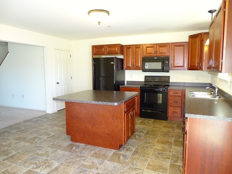 Building Photo - 312 Meadow View Dr