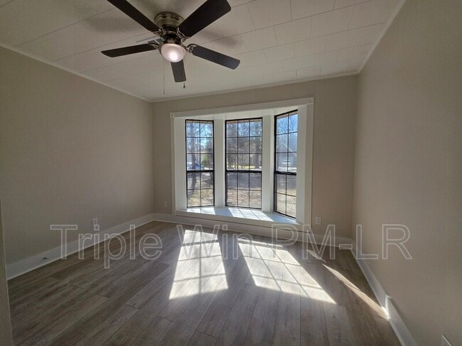 Building Photo - 202 Rosemary Ln