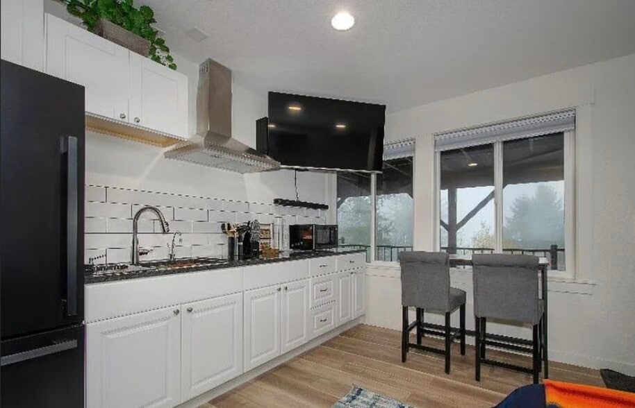 Building Photo - 645 SW 83rd Ave