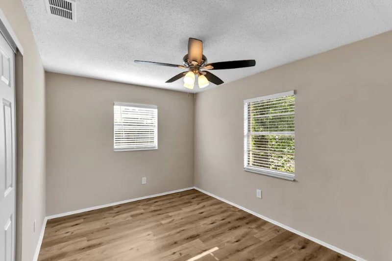 Building Photo - 910 E Humphrey St