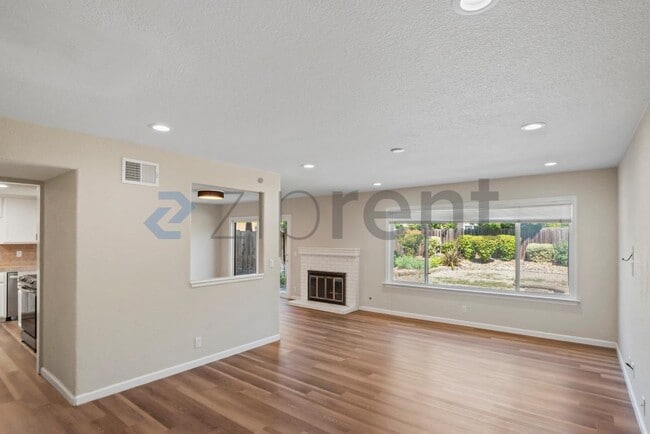 Building Photo - 2472 Camino de Jugar