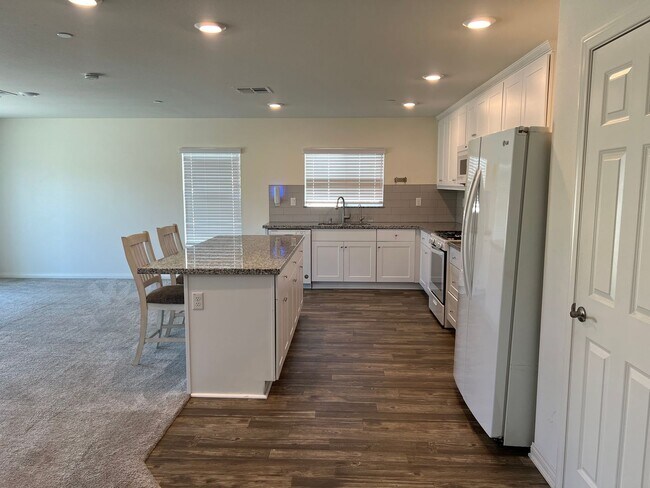 Building Photo - 3 Bedroom Plus Bonus Room Single Family Home w/ Solar For Rent in Lancaster