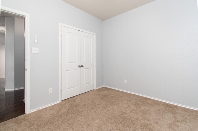 Building Photo - 4831 Rosaline Dr