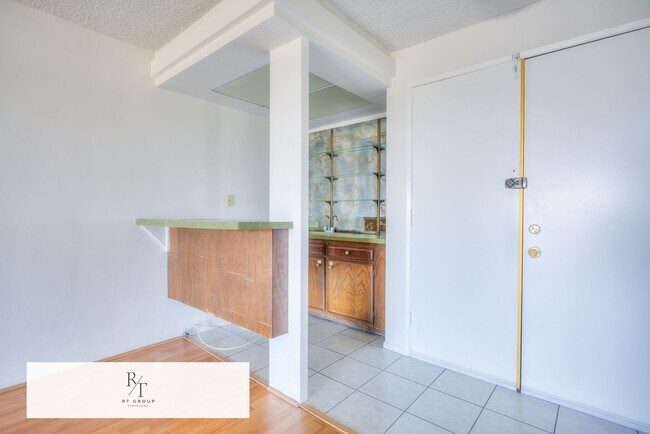 Building Photo - Spacious 2-Bedroom, 2-Bathroom Unit in Prime Monterey Park