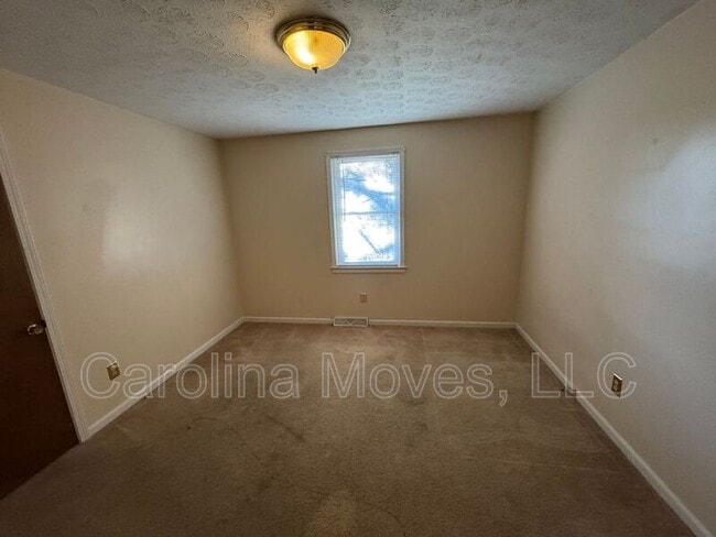 Building Photo - 117 Wardview Ave