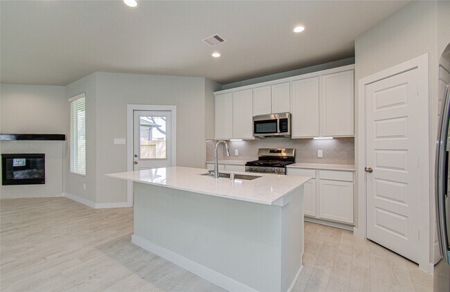 Building Photo - 15723 Telge Rd